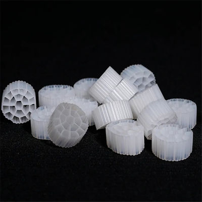 Επιπλέοντα HDPE MBBR πλαστικά βιολογικά μέσα φίλτρων που ρευστοποιούνται - υλικό πληρώσεως κρεβατιών