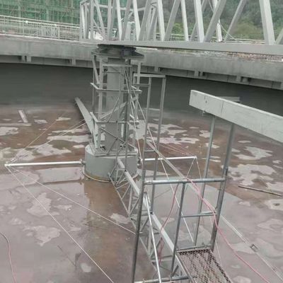 Πλήρης εξοπλισμός επεξεργασίας λυμάτων υψηλής αποδοτικότητας μεταλλουργικών ξυστρών λάσπης Drive γεφυρών κεντρικός