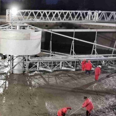 Διπλή μεταλλουργική ξύστρα λάσπης γεφυρών σωλήνων διακινούμενη που χρησιμοποιείται για το εργοστάσιο επεξεργασίας απόβλητου ύδατος