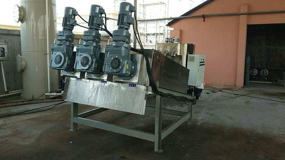 Τρία μηχανή 300 συσσωρευμένος βιομηχανικός βαθμός μηχανών απομάκρυνσης νερού λάσπης βιδών